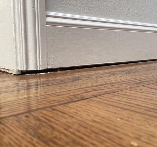 floor gaps inside home signaling repair